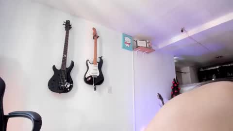 Caroline online show from December 19, 5:53 pm