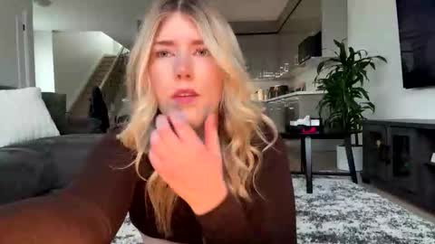 Ava online show from March 27, 1:22 pm