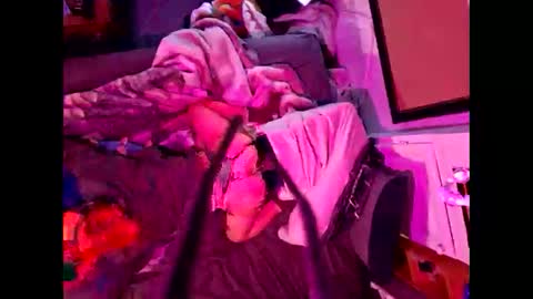 Snapshot of lilpluto12 chatting on December 10, 6:44 am lilpluto12 online show from December 10, 6:44 am