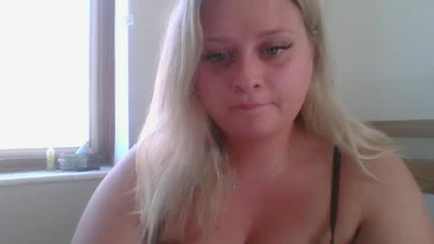 lils_xo online show from July 6, 4:20 pm