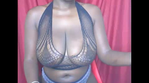 Snapshot of lilshawrie chatting on January 27, 4:09 am lilshawrie online show from January 27, 4:09 am