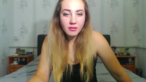 lilu_cute25 online show from December 2, 9:32 pm