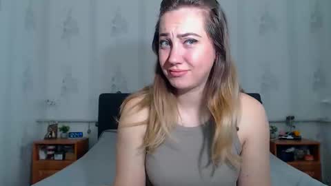 lilu_cute25 online show from May 4, 9:27 am