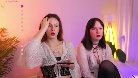 Snapshot of lilufiths chatting on March 31, 7:09 am Leeloo online show from March 31, 7:09 am