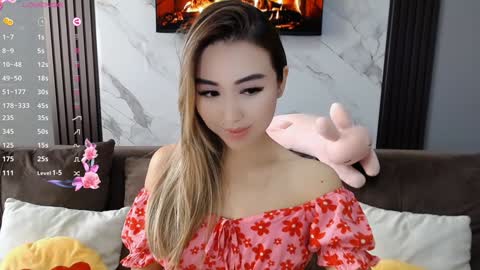 Lily online show from January 13, 8:05 am
