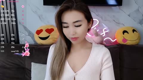 Lily online show from February 6, 6:40 am