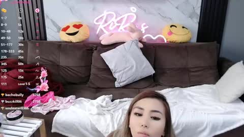 Lily online show from February 25, 8:25 am