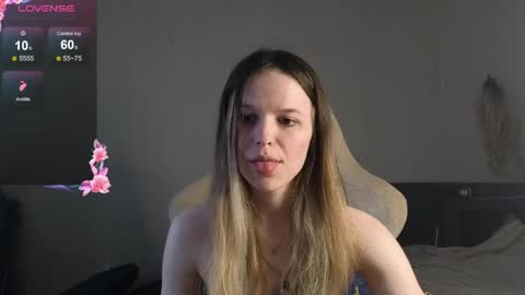 Snapshot of lily_and_jake chatting on May 15, 10:11 am lily_and_jake online show from May 15, 10:11 am