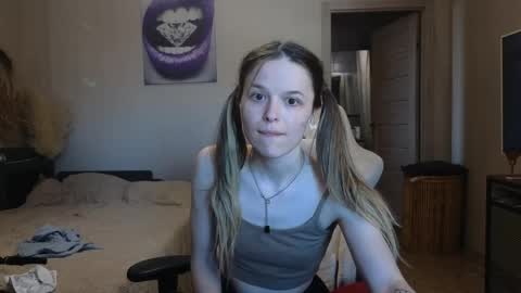 Snapshot of lily_and_jake chatting on May 16, 10:36 am lily_and_jake online show from May 16, 10:36 am