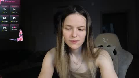 Snapshot of lily_and_jake chatting on May 19, 7:04 am lily_and_jake online show from May 19, 7:04 am