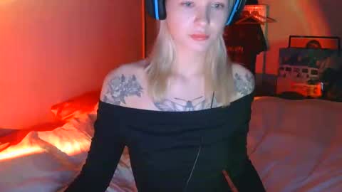 lily_angel777 online show from January 18, 7:06 pm