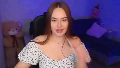 lily_baker_ online show from May 12, 9:06 am