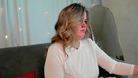 Lily online show from May 19, 1:11 am