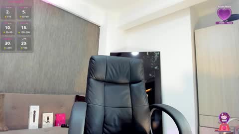 lily_cash1 online show from October 18, 7:14 pm