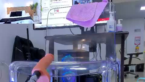 Snapshot of lily_cole27 chatting on July 3, 12:33 pm lily_cole27 online show from July 3, 12:33 pm