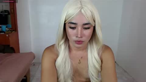 Lily Darling online show from October 18, 5:21 am