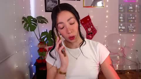 Snapshot of lily_evans_ chatting on December 6, 10:19 pm just lily online show from December 6, 10:19 pm
