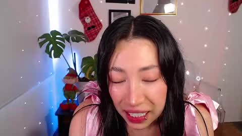 Snapshot of lily_evans_ chatting on December 14, 9:56 pm just lily online show from December 14, 9:56 pm