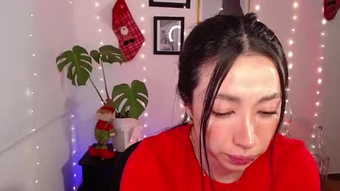 Snapshot of lily_evans_ chatting on December 28, 3:26 am just lily online show from December 28, 3:26 am
