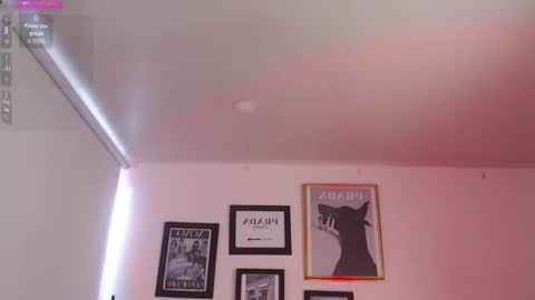 Snapshot of lily_evans_ chatting on February 16, 9:27 pm just lily online show from February 16, 9:27 pm