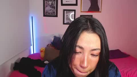 Snapshot of lily_evans_ chatting on February 27, 1:05 am just lily online show from February 27, 1:05 am