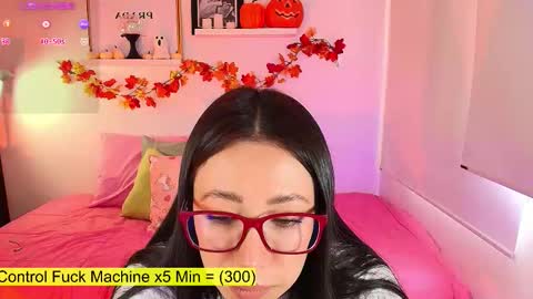 Snapshot of lily_evans_ chatting on October 1, 9:43 pm just lily online show from October 1, 9:43 pm