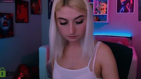 lily_fay online show from April 3, 7:45 pm