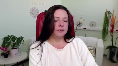 Lily online show from October 6, 7:50 am