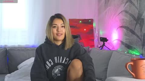 Snapshot of lily_foster_ chatting on December 15, 8:41 am Lily online show from December 15, 8:41 am