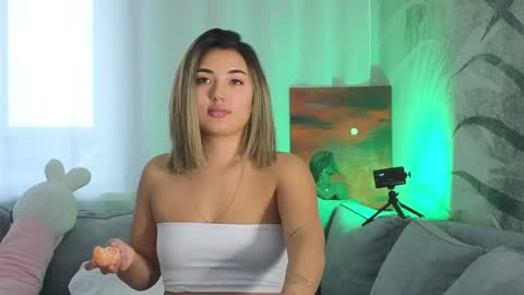 Snapshot of lily_foster_ chatting on January 23, 7:32 am Lily online show from January 23, 7:32 am