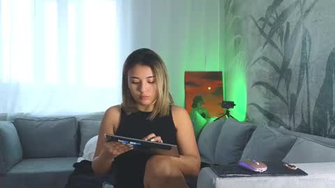 Snapshot of lily_foster_ chatting on February 12, 8:59 am Lily online show from February 12, 8:59 am