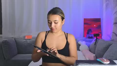 Snapshot of lily_foster_ chatting on February 16, 5:04 pm Lily online show from February 16, 5:04 pm