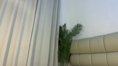 Snapshot of lily_kaye chatting on June 4, 7:25 am rika online show from June 4, 7:25 am