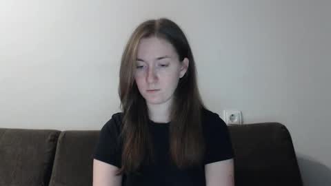 lily_love_x online show from January 28, 11:50 pm
