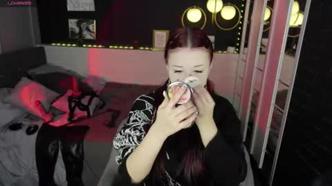 Lily online show from October 2, 7:04 am