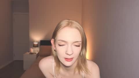 Snapshot of lily_moony chatting on March 21, 10:24 pm Lily online show from March 21, 10:24 pm