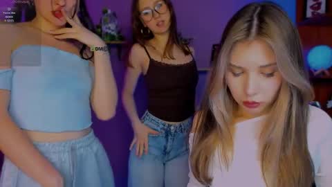 Lily online show from April 28, 2:27 am