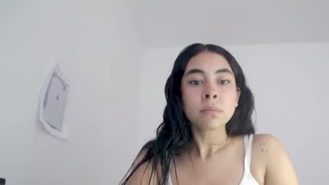 Lily Roberts online show from April 9, 2:00 pm