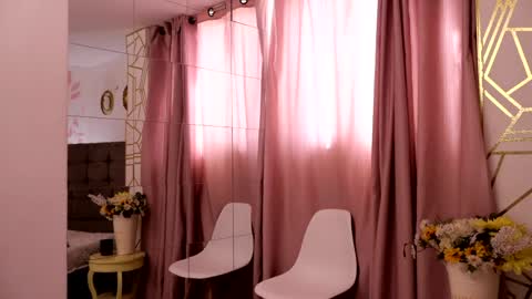 Snapshot of lily_rousee_ chatting on May 20, 12:55 pm Lily Lauren online show from May 20, 12:55 pm