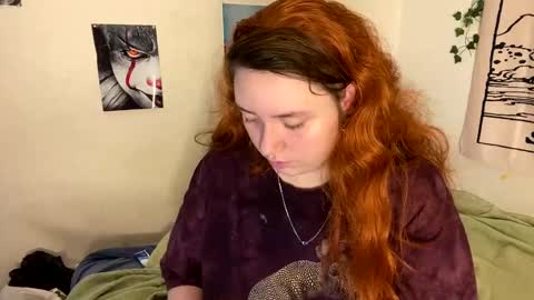 Snapshot of lily_shamy chatting on December 22, 8:38 am Alice online show from December 22, 8:38 am