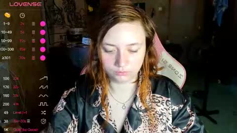 Snapshot of lily_shamy chatting on July 6, 10:12 am Alice online show from July 6, 10:12 am