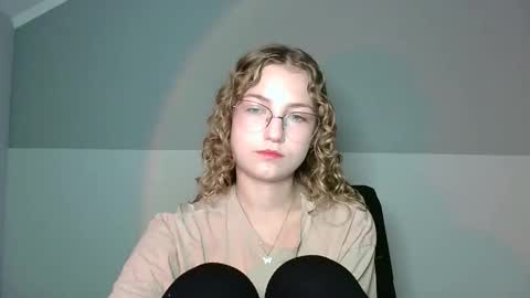 small lily online show from September 8, 3:22 pm