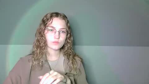 small lily online show from September 19, 6:04 am