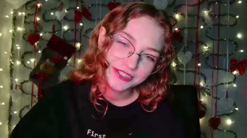small lily online show from December 1, 6:13 pm