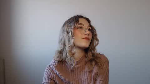 small lily online show from March 5, 1:18 pm