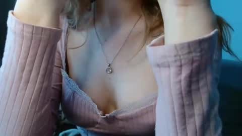 small lily online show from May 11, 4:04 pm
