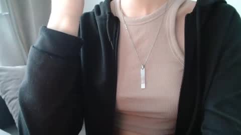 small lily online show from May 19, 4:13 pm