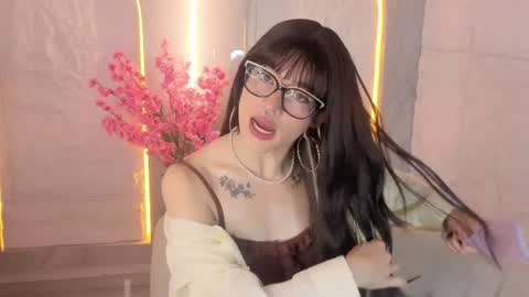 Snapshot of lily_tx chatting on June 10, 12:37 pm Follow me.. Live 730 to 1400 online show from June 10, 12:37 pm