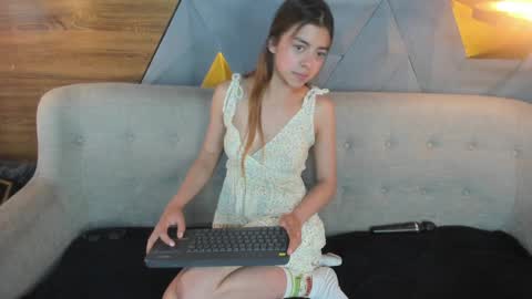 lily_waist online show from January 7, 6:05 am