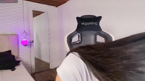 Snapshot of lily_waist chatting on October 8, 11:08 am lily_waist online show from October 8, 11:08 am